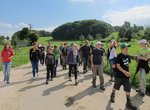 Eine Gruppe Junior Ranger ist auf einem Ausflug im Biosphärengebiet Schwäbische Alb unterwegs Eine Gruppe Junior Ranger ist auf einem Ausflug im Biosphärengebiet Schwäbische Alb unterwegs